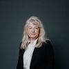 En profilbild av fastighetsmäklare Ingalill Norman