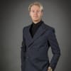 En profilbild av fastighetsmäklare Lucas Sundberg