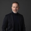 En profilbild av fastighetsmäklare Stefan Berglund