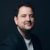 En profilbild av fastighetsmäklare Jim Richtmann