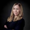 En profilbild av fastighetsmäklare Josefine Gustafsson