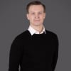 En profilbild av fastighetsmäklare Daniel Samuelsson-Friberg