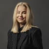 En profilbild av fastighetsmäklare Lovisa Schölin