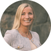 En profilbild av fastighetsmäklare Annie Mälarborn