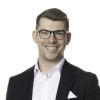 En profilbild av fastighetsmäklare Olof Haraldsson