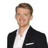 En profilbild av fastighetsmäklare Viktor Widesjö