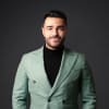 En profilbild av fastighetsmäklare Mohammed Mouaid