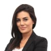En profilbild av fastighetsmäklare Melek Köseoglu