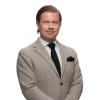 En profilbild av fastighetsmäklare Johan Holmgren