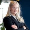 En profilbild av fastighetsmäklare Frida Angsparr Skoglund