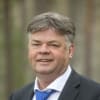 En profilbild av fastighetsmäklare Åke Serander