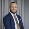 En profilbild av fastighetsmäklare Andy Shabo