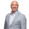 En profilbild av fastighetsmäklare David Krantz