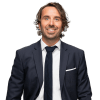 En profilbild av fastighetsmäklare Jakob Johansson