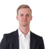 En profilbild av fastighetsmäklare Robin Karlsson