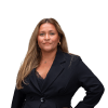 En profilbild av fastighetsmäklare Lina Amor Monroy