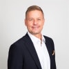 En profilbild av fastighetsmäklare Erik Moberg