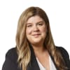 En profilbild av fastighetsmäklare Victoria Englund