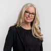 En profilbild av fastighetsmäklare Lisa Almgren