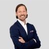 En profilbild av fastighetsmäklare Andreas Olofsson