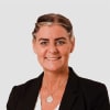 En profilbild av fastighetsmäklare Karin Gustafsson