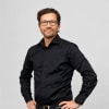 En profilbild av fastighetsmäklare Kristofer Lönnå