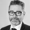 En profilbild av fastighetsmäklare Jim Edelsvärd