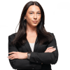 En profilbild av fastighetsmäklare Johanna Mikiver