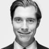 En profilbild av fastighetsmäklare Viktor Ekman