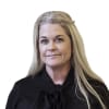 En profilbild av fastighetsmäklare Lotta Olofsson