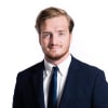 En profilbild av fastighetsmäklare Albin Isaksson