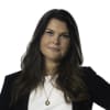 En profilbild av fastighetsmäklare Caroline Larsson