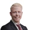 En profilbild av fastighetsmäklare Gustav Westergren