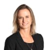 En profilbild av fastighetsmäklare Sofia Andersson