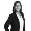 En profilbild av fastighetsmäklare Carina Husgård