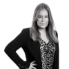 En profilbild av fastighetsmäklare Josefine Granli