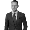 En profilbild av fastighetsmäklare Christian Malmsäter