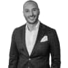 En profilbild av fastighetsmäklare Anas Taba