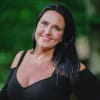 En profilbild av fastighetsmäklare Linda Lindhake