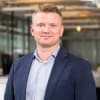 En profilbild av fastighetsmäklare Daniel Tillstam
