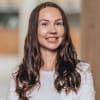 En profilbild av fastighetsmäklare Sofie Marklund
