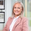 En profilbild av fastighetsmäklare Lovisa Möller