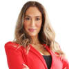 En profilbild av fastighetsmäklare Gabriella Gerges