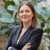 En profilbild av fastighetsmäklare Christina Molnar
