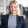 En profilbild av fastighetsmäklare Hanna Öhman