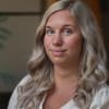 En profilbild av fastighetsmäklare Sara Molin