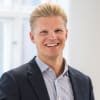 En profilbild av fastighetsmäklare Magnus Ståhl