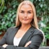 En profilbild av fastighetsmäklare Åsa Brihs