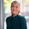 En profilbild av fastighetsmäklare Emelie Vestin