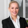 En profilbild av fastighetsmäklare Sofi Briggenhamn
